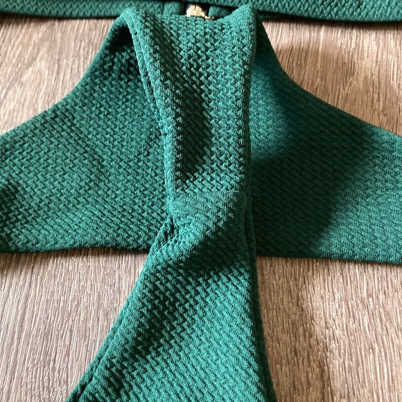 Green textured thong bikini set - Picture 7 of 9